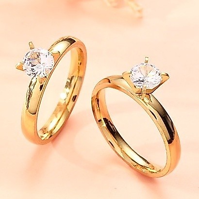 Anel Solitário Banhado A Ouro 18K Pedra Zircônia Formato Diamante  4mm Aço Inoxidável